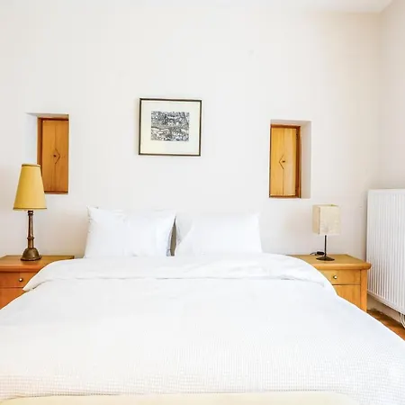 Spacious Private With Pool In Sile *